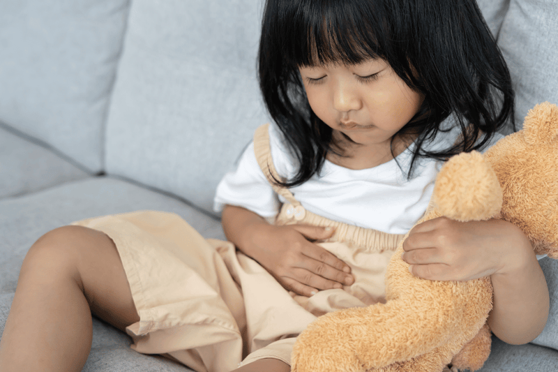 Estreñimiento infantil: causas, síntomas, remedios caseros rápidos y cuándo consultar al médico