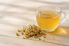 Fleur de camomille infusion : bienfaits, préparation et précautions