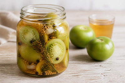 Tomate verde em vinagre de sidra: receita caseira de pickles
